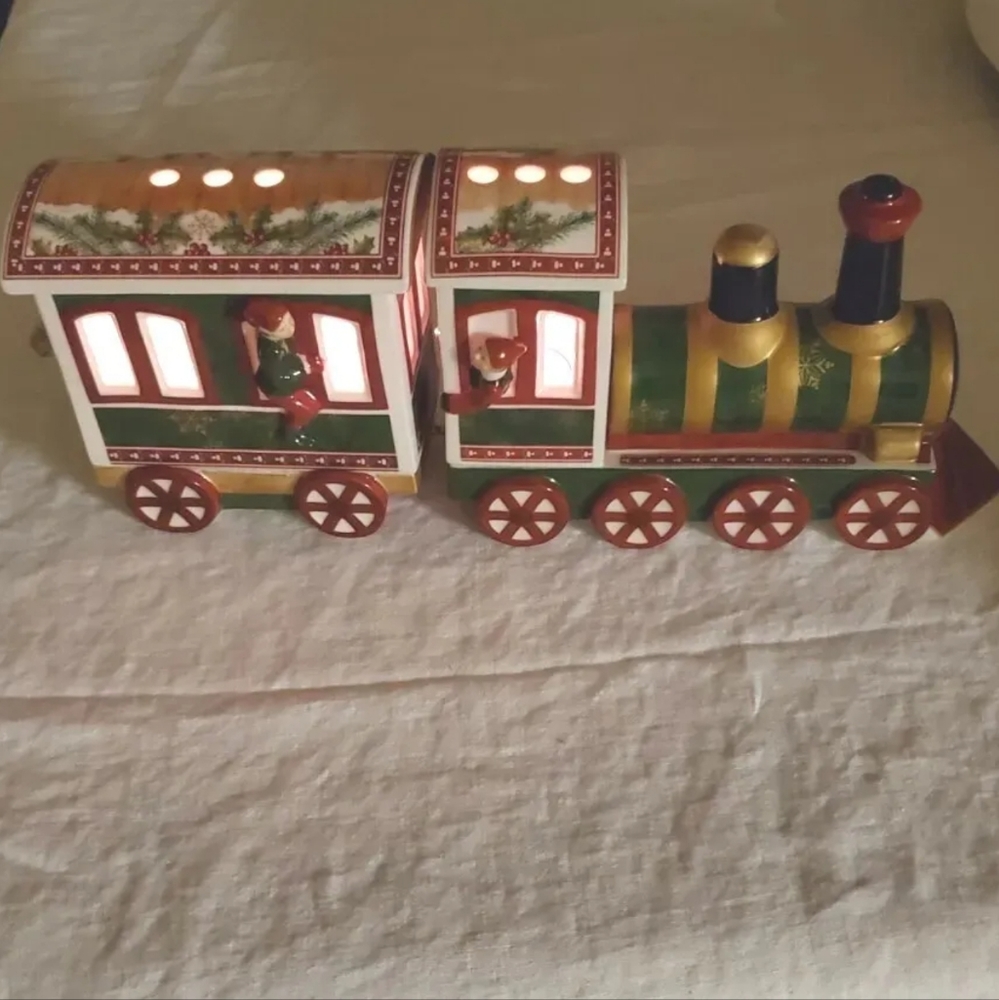 Villeroy & Boch Christmas Train North Pole Express 2 Piece Train Tea Light - Picture 8 of 9